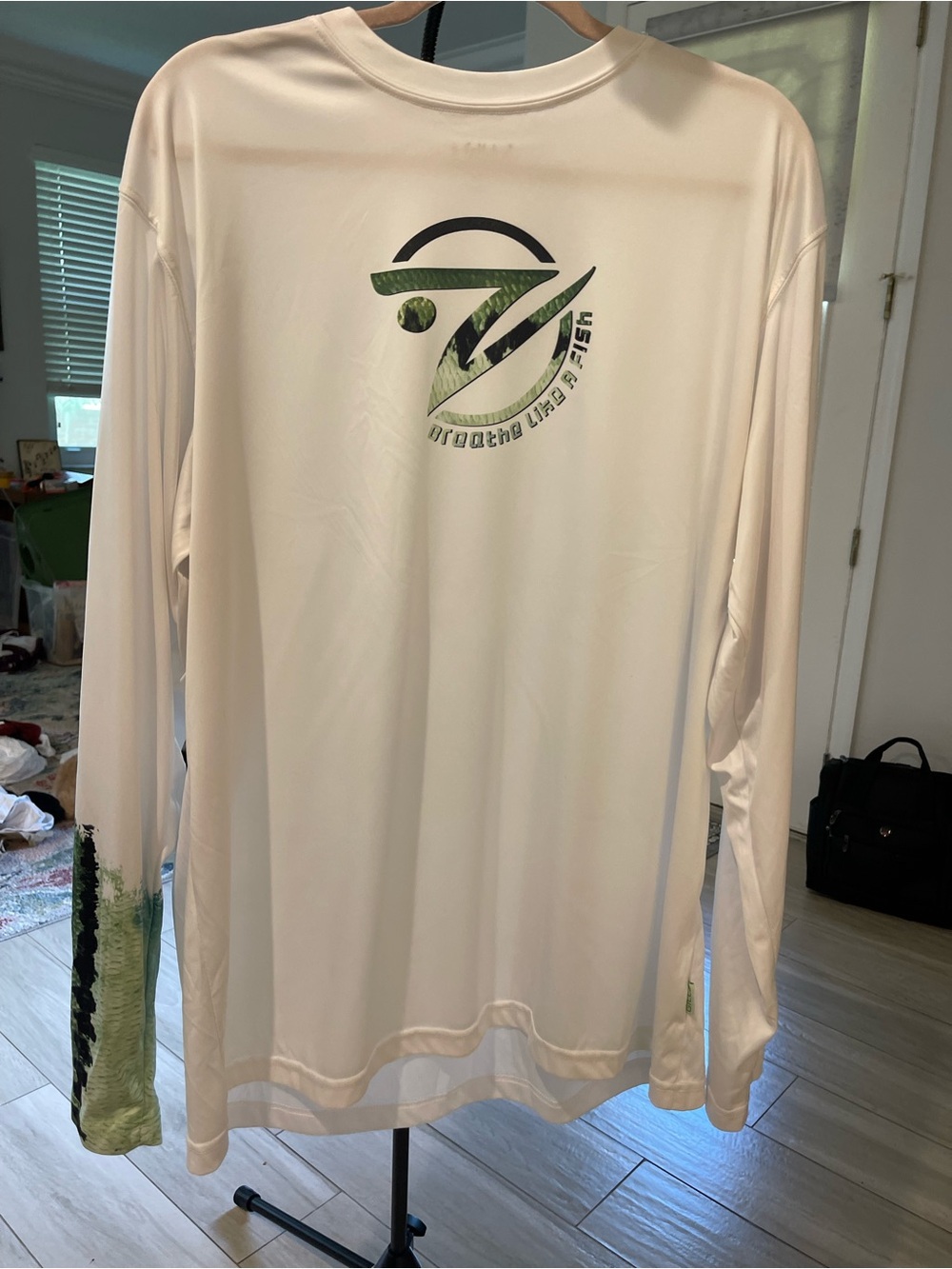 Gills Men's Long-Sleeve Performance Tee in white  with Green fish Accent